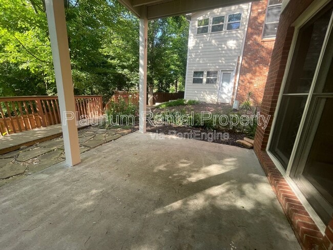 Building Photo - 1460 Wembley Ct NE