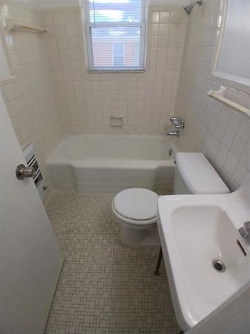 Building Photo - 3019 Avon St