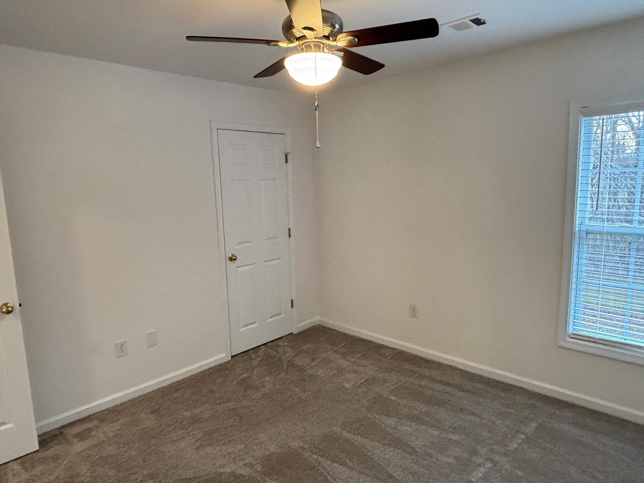 Building Photo - 27 Farm Brook Way