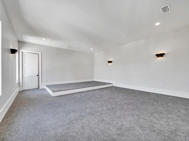 Building Photo - 330 Kelly Plantation Dr