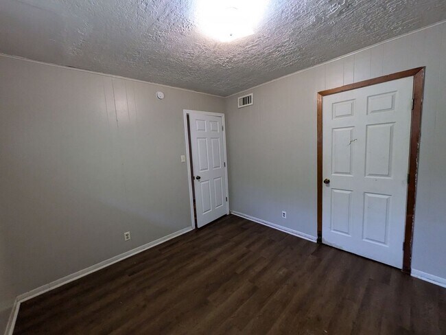 Building Photo - 4619 Hartel St