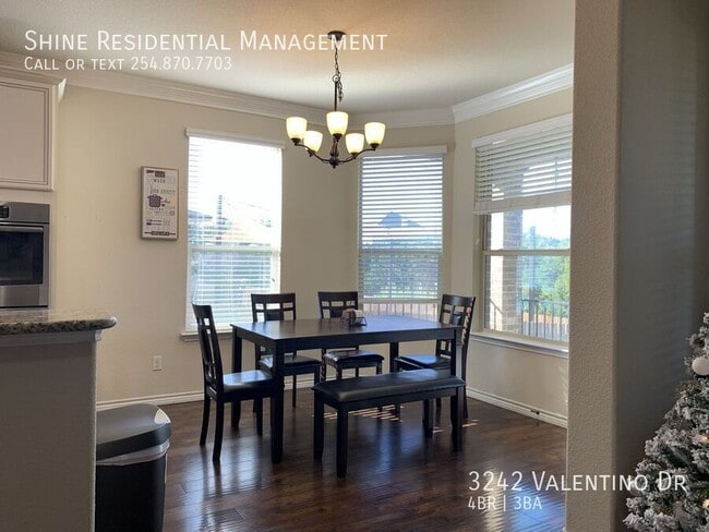 Building Photo - 3242 Valentino Dr