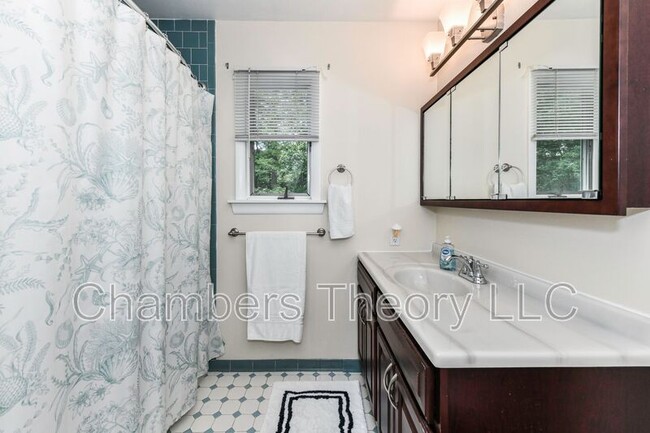 Building Photo - 8504 Shadeway Pl