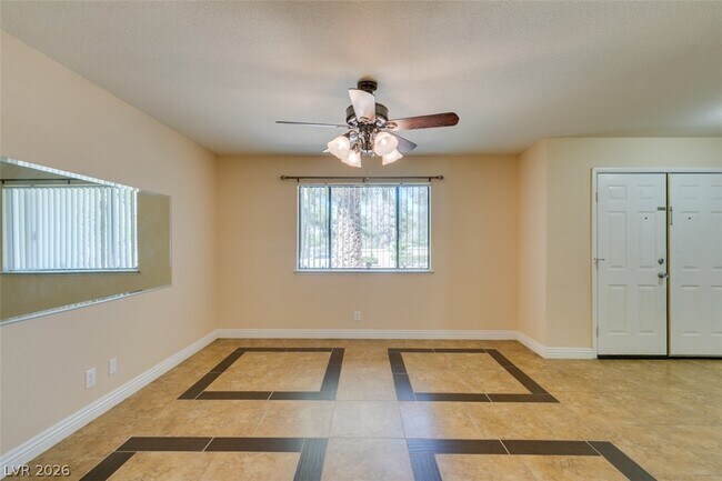 Building Photo - 3221 E Rochelle Ave