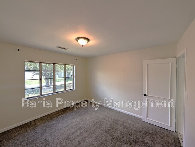 Building Photo - 808 N Mac Dill Ave