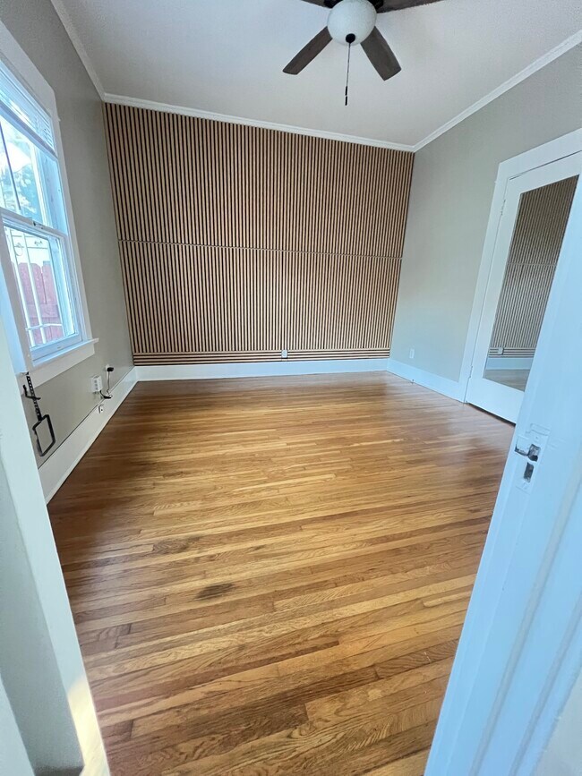 Bedroom from washroom entrance - 1642 La Fayette Rd