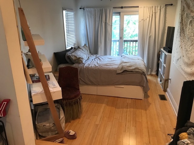 Double sized bedroom - 907 Kinney St