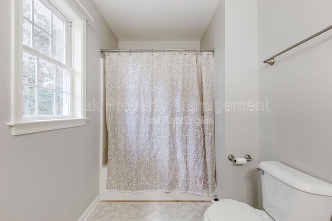 Building Photo - 5200 Parrish Creek Dr