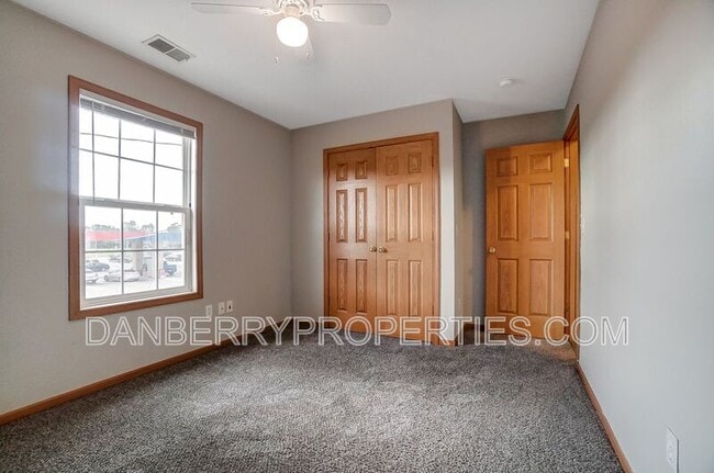 Building Photo - 1129 N Byrne Rd