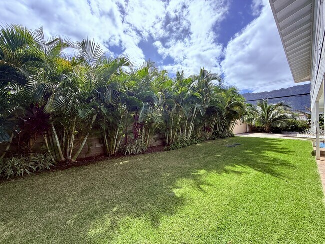 Building Photo - 41-875-875 Kalaniana?ole Hwy