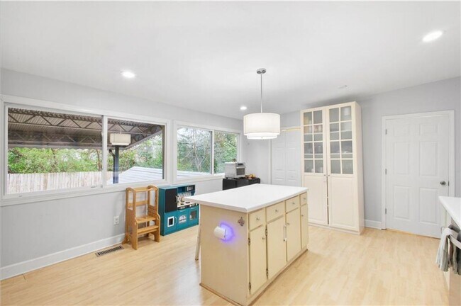 Building Photo - Cozy 4 Bed, 3 Bath Home Near Downtown Opelika!
