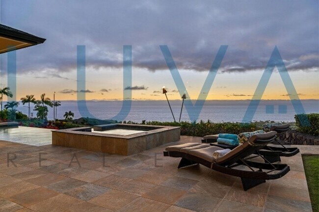 Building Photo - 4 bedroom 3.5 bathroom home with pool