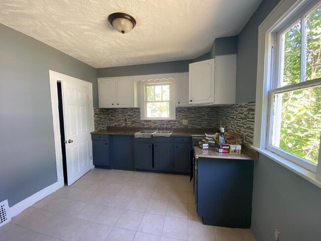 Building Photo - 937 Lawton St