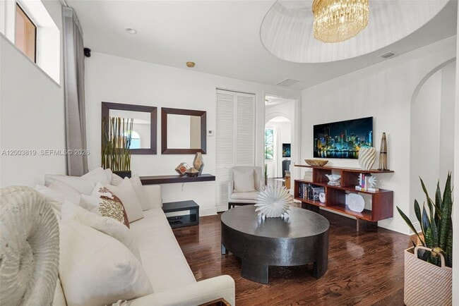 Building Photo - 2143 N Bay Rd