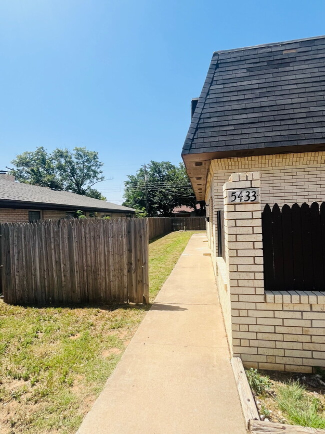 Primary Photo - 2 Bedroom Townhome