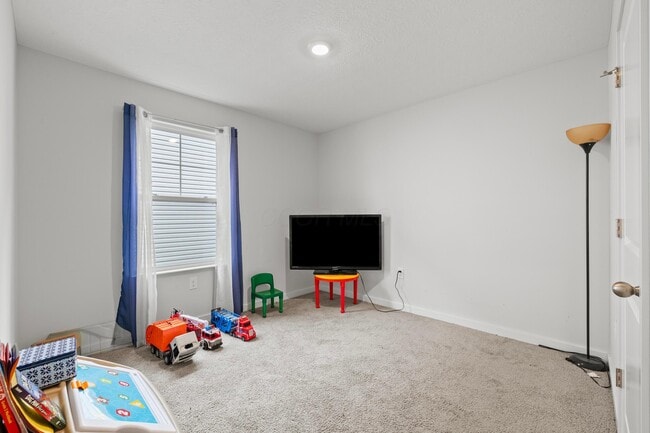 Building Photo - 5969 Hollett Dr S
