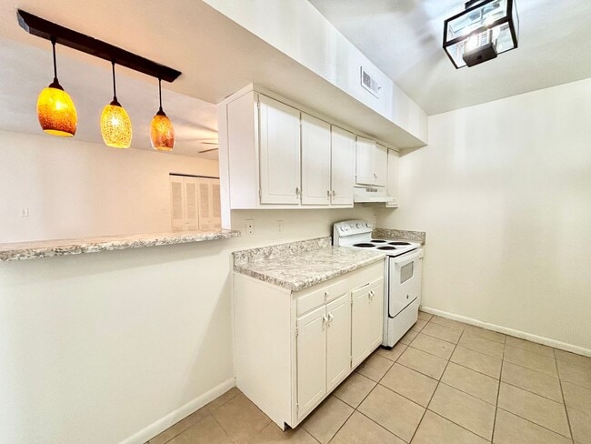 Building Photo - Cozy Townhome in Virginia Beach