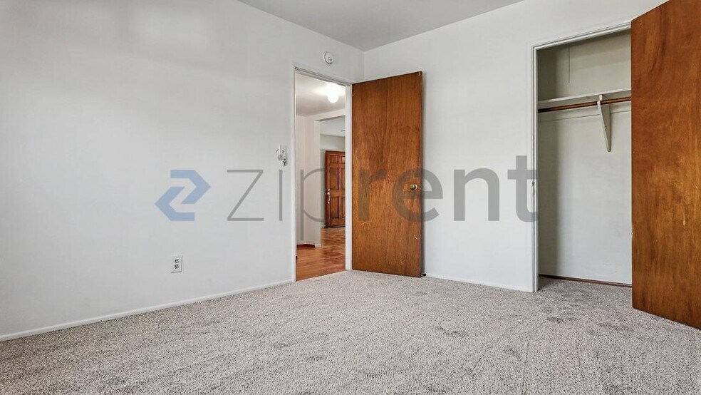 Building Photo - Unit