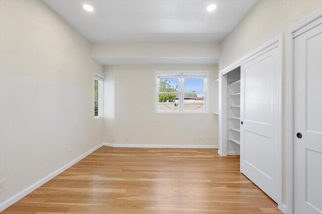 Building Photo - 2026 San Antonio Ave