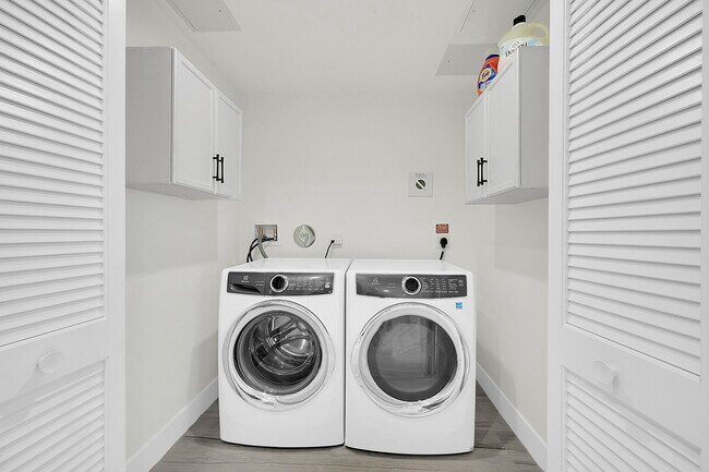 Building Photo - 730 N Ocean Blvd