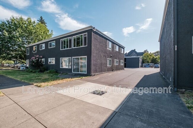 Building Photo - 205 SE 6th Ave