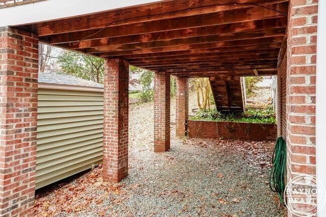 Building Photo - 810 Tacy Pl