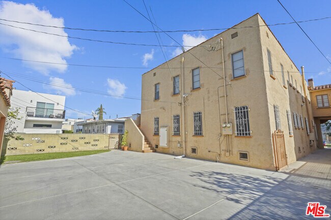 Building Photo - 1143 S Rimpau Blvd