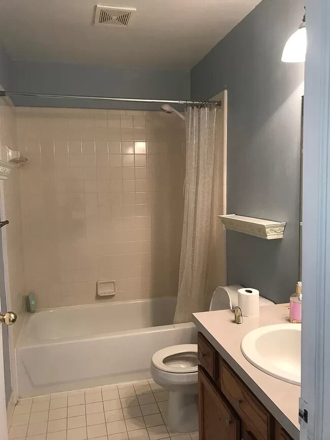 Building Photo - 6561 Robin Ct