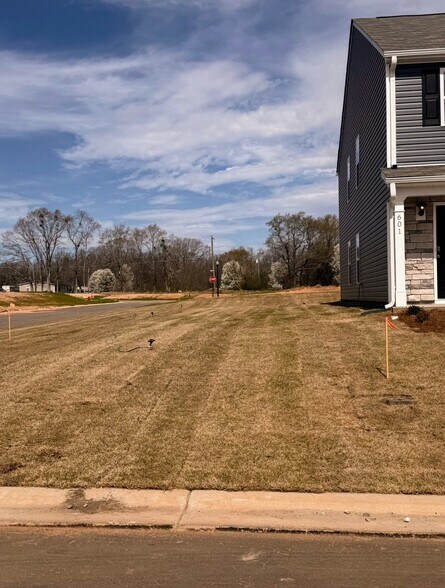 Building Photo - 601 Cordgrass Rd