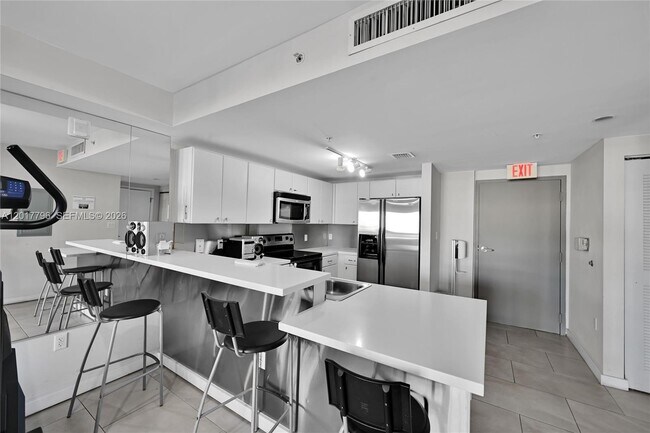 Building Photo - 2740 SW 28th Terrace