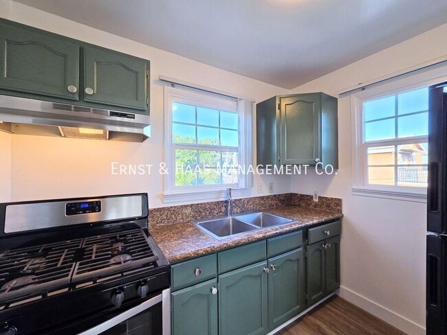 Building Photo - 244 1/2 E. 56th St.-