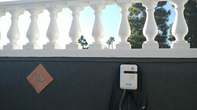 Building Photo - Carmel Heights Apts