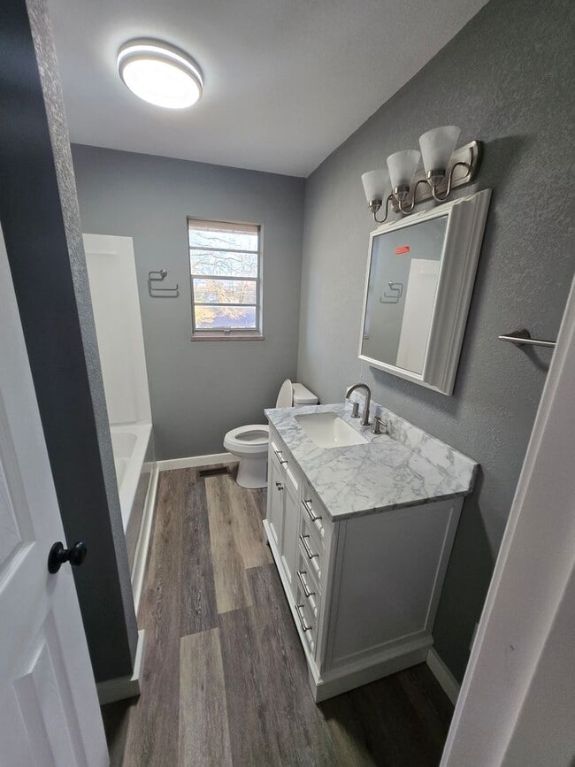 Building Photo - Charming 3-Bedroom, 2-Bathroom Brick Home for Rent