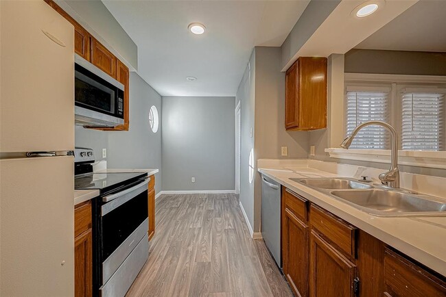 Building Photo - 14600 Fonmeadow Dr