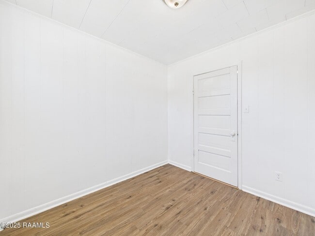 Building Photo - 711 E Lessley St