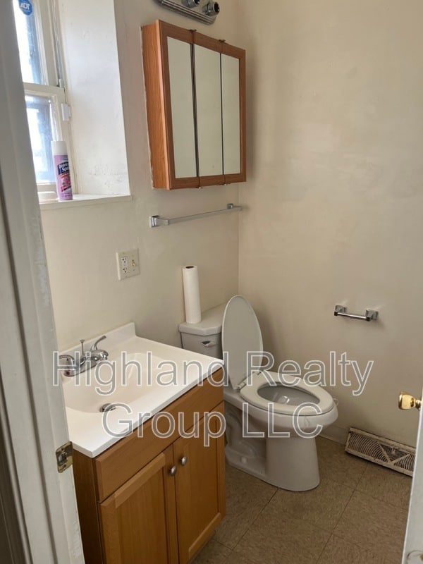 Building Photo - 147 Locust St