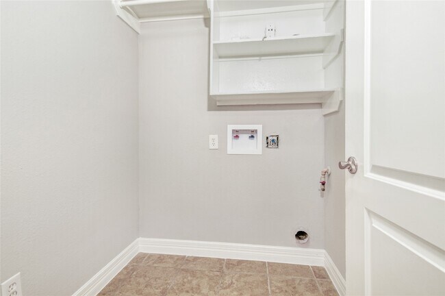 Building Photo - 2611 Desert Sage Dr