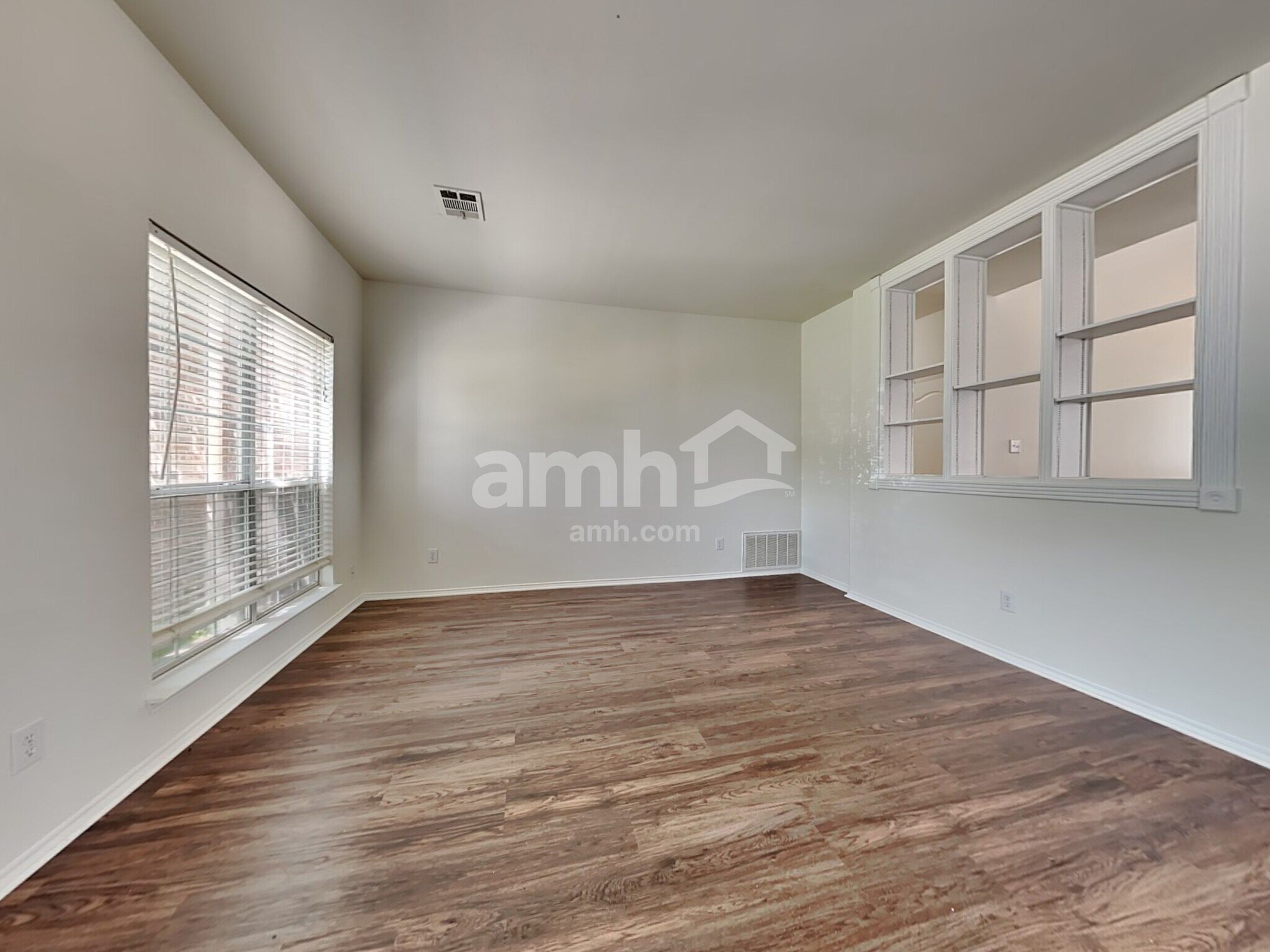 Building Photo - 7017 Chaucer Dr