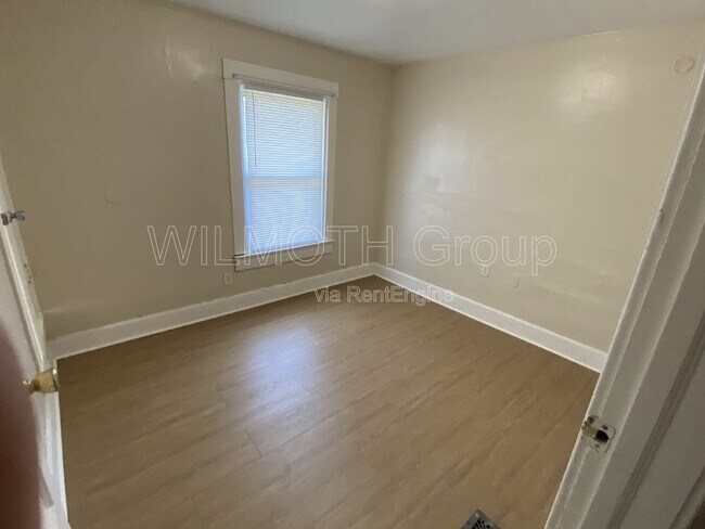 Building Photo - 253 N Gray St