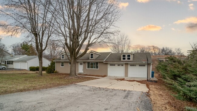 Building Photo - 204 Hillsdale Dr