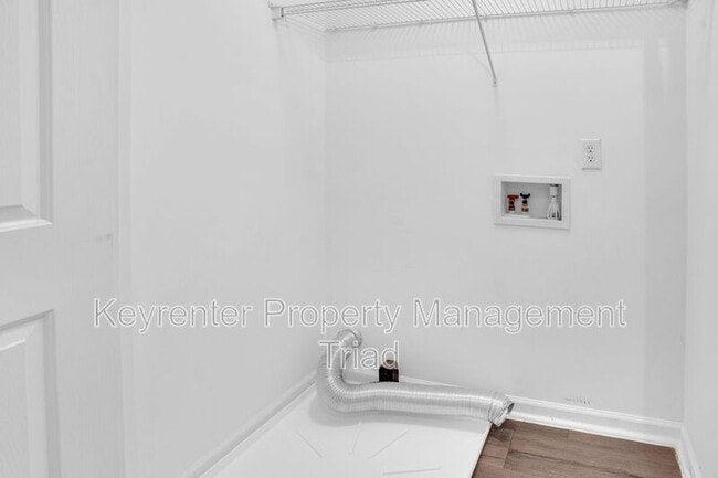 Building Photo - 16 Raelans Cir