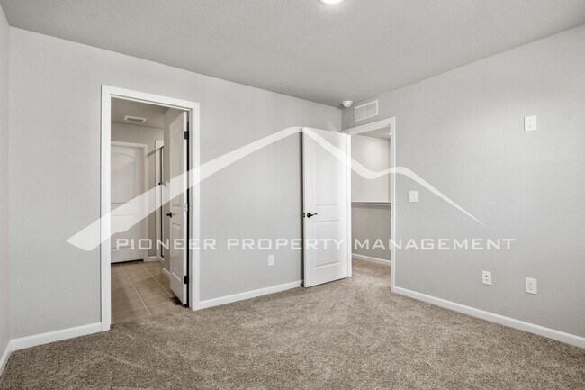 Building Photo - Contemporary Townhome in the Vibrant Interquest Low Maintenance Community with 2 car garage, Wash...