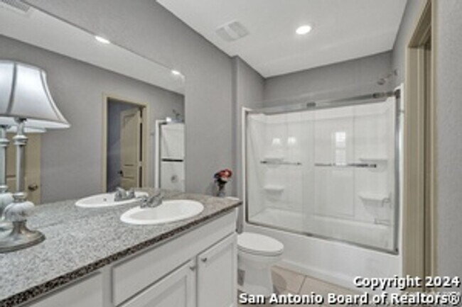 Building Photo - Charming 2BR House in Seguin