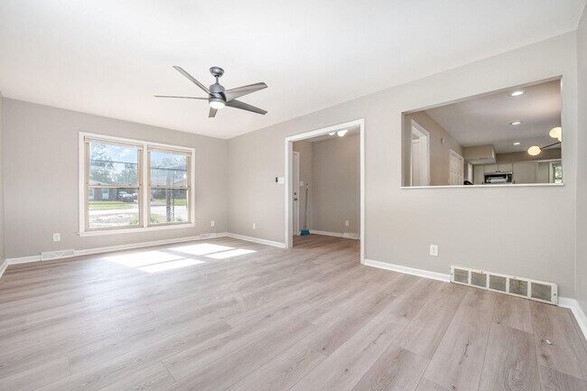 Building Photo - 2286 Alexandria Dr