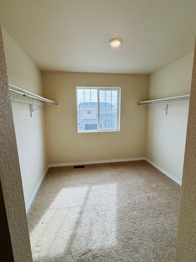 Building Photo - 5642 Heathland Terrace