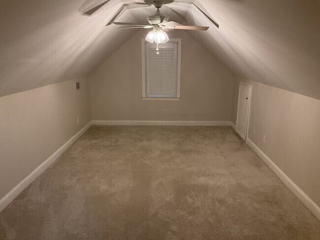 Building Photo - 104 Garden Trail Ln