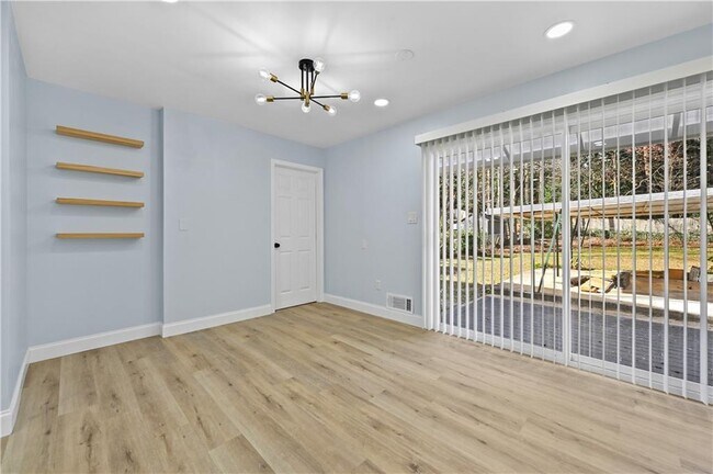 Building Photo - 1728 Wayland Cir NE