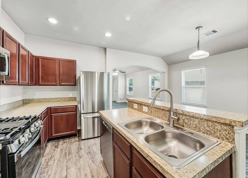 Building Photo - 6107 El Granate Dr