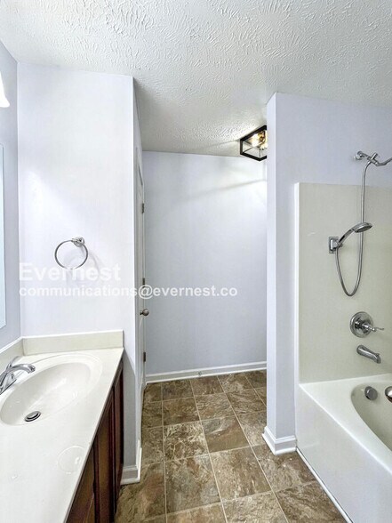 Building Photo - 441 Vailview Dr