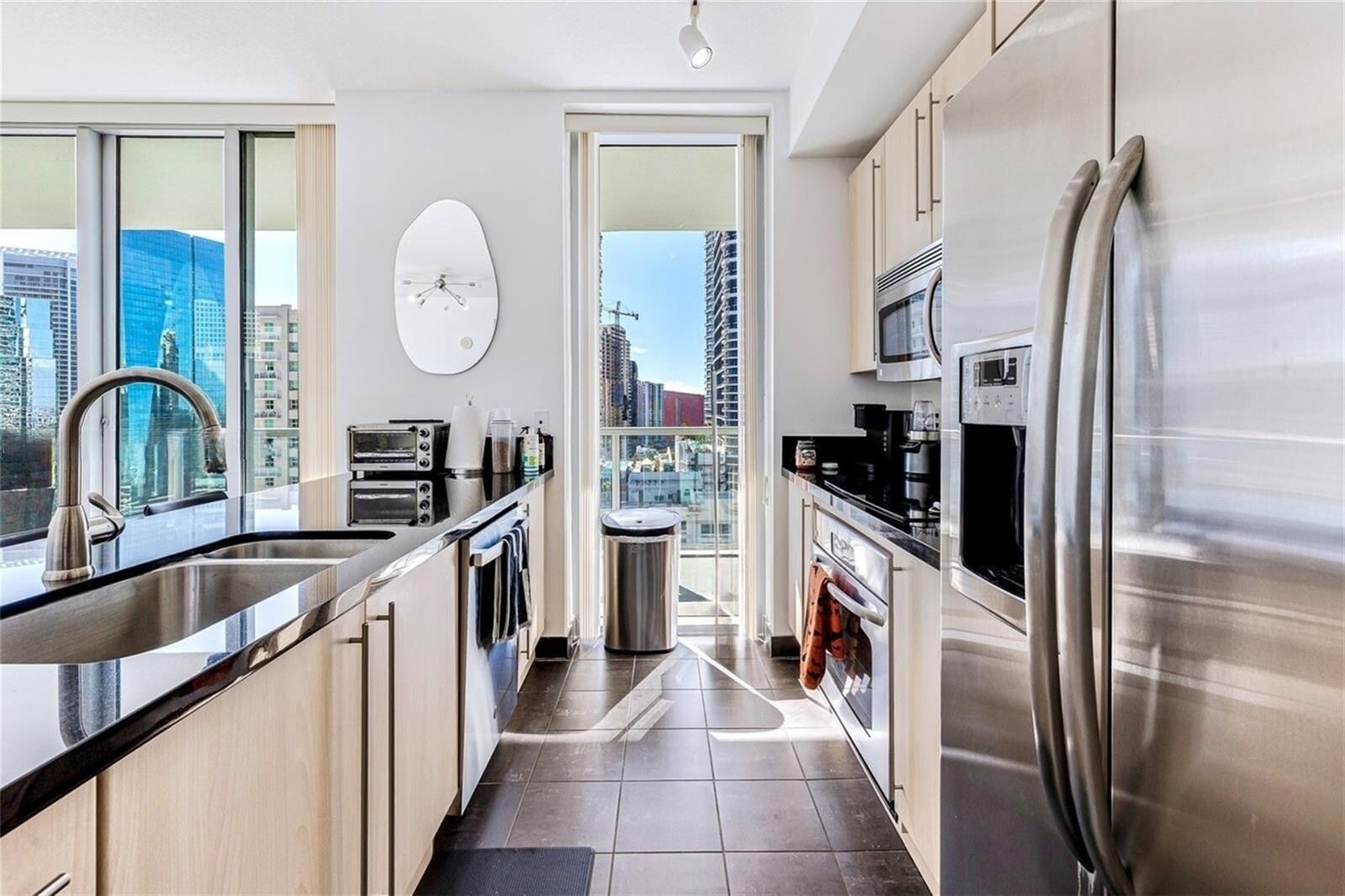 Building Photo - 1111 SW 1st Ave